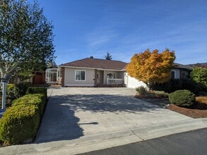 Building Photo - 3 bed 2 bath in Sequim