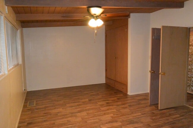 Building Photo - 108 N Crenshaw St