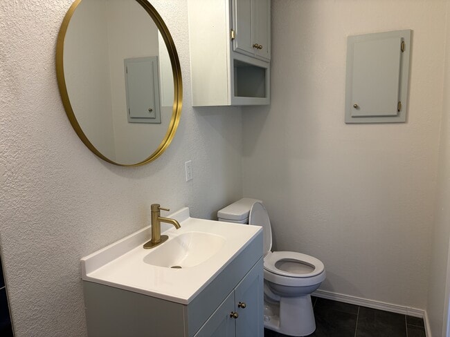 Building Photo - 272 Echo Ln