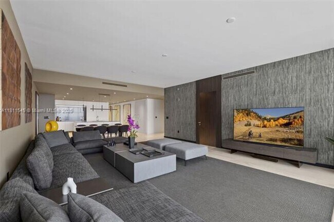 Building Photo - 300 Biscayne Blvd Way