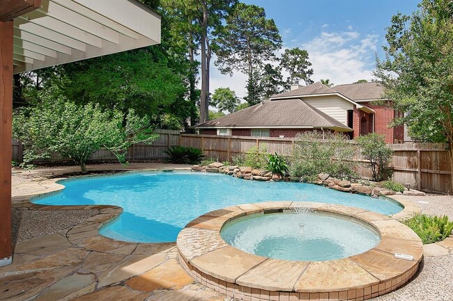 Building Photo - 11 Valleybrook Pl