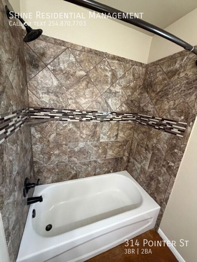 Building Photo - 314 Pointer St