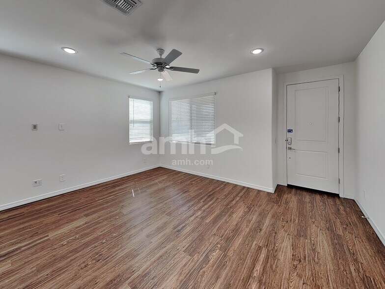 Building Photo - 15074 W Sherman St