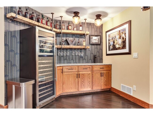 Building Photo - 2012 W Laurel Ave