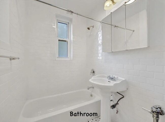 Bathroom - 130 Bay Ridge Pky