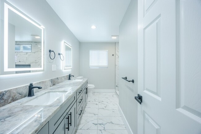 Building Photo - New modern studio with one bath