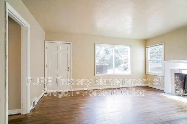 Building Photo - 4007 SW Comus St