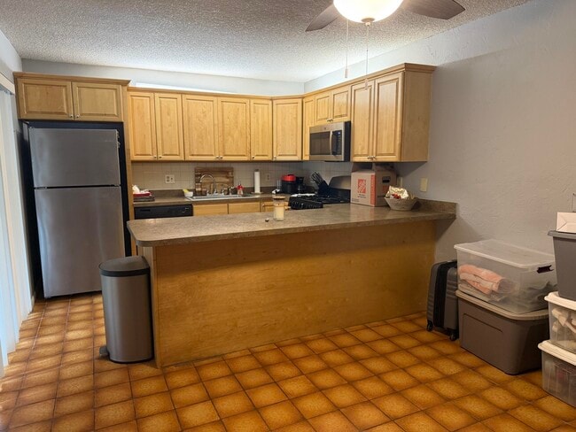 Building Photo - 6454 Red Pine Ln