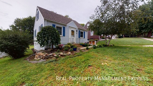 Building Photo - 3 Bedroom 1 Bathroom Single Family Home ne...