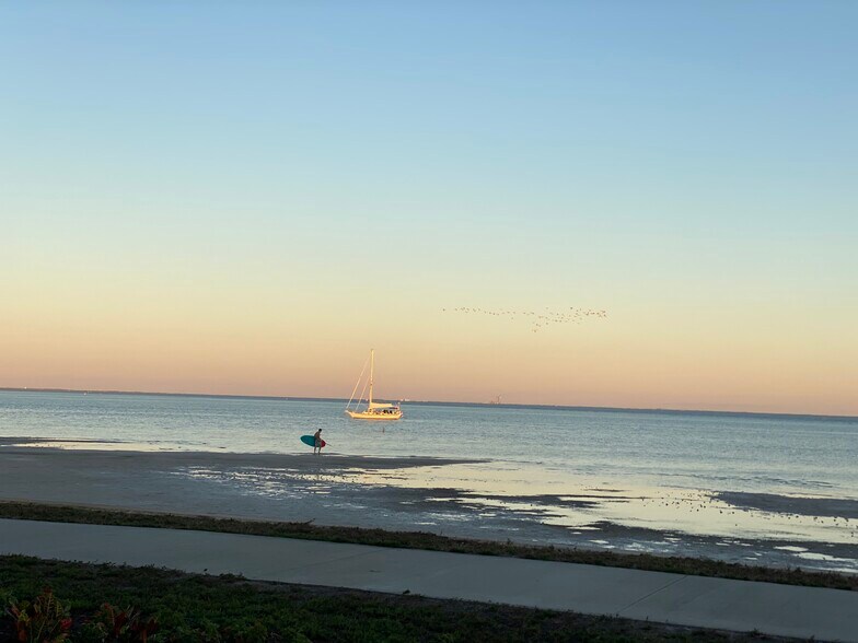 Building Photo - 249 8th Ave N