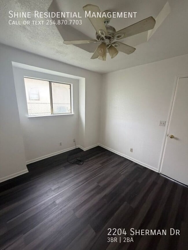 Building Photo - 2204 Sherman Dr