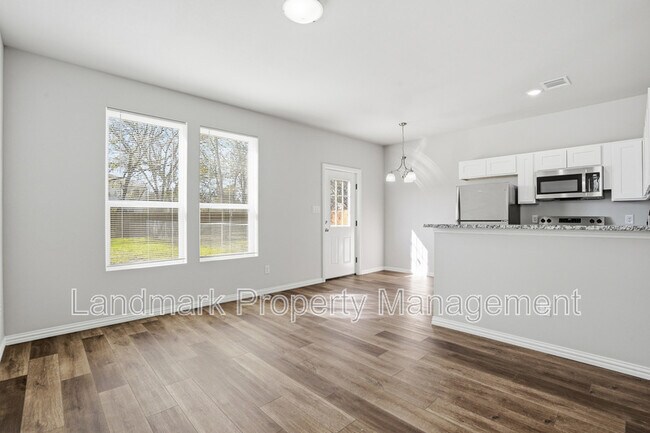 Building Photo - 303 Eastland St