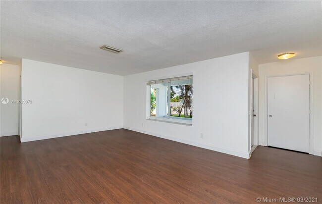 Building Photo - 4500 SW 42nd Ter