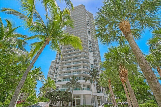 Building Photo - 16500 Collins Ave