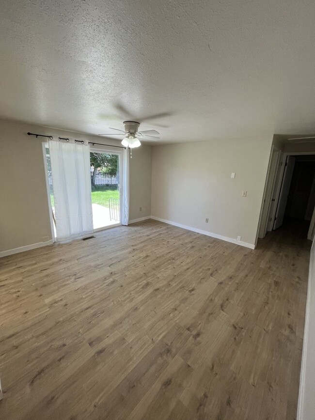 Building Photo - Beautiful Home in Mt Pleasant