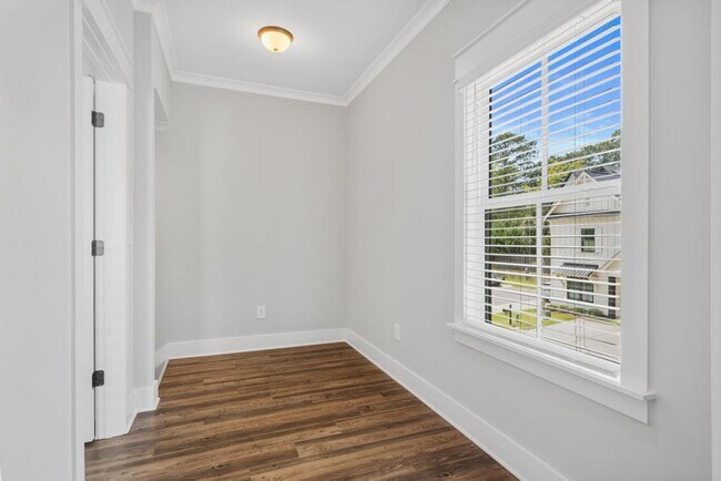 Building Photo - 2 bedroom with bonus space in Cahaba Heights!