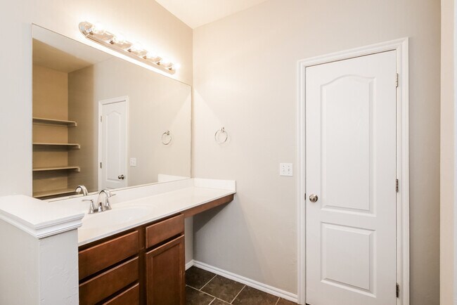 Building Photo - Check out this Wonderful Home!