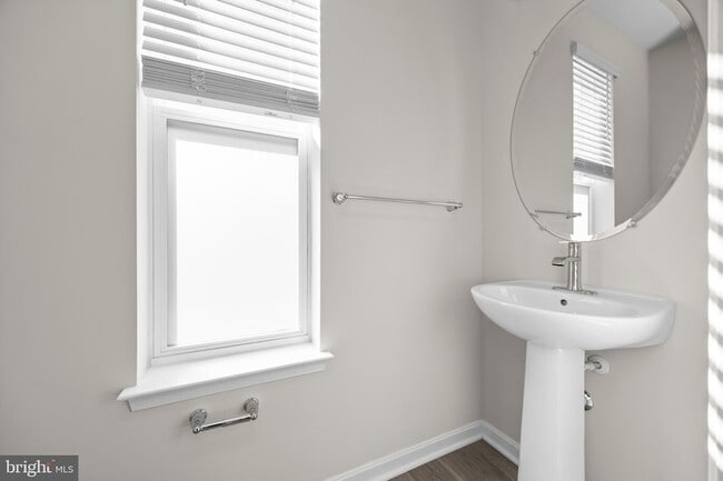 Building Photo - 813 Bond St