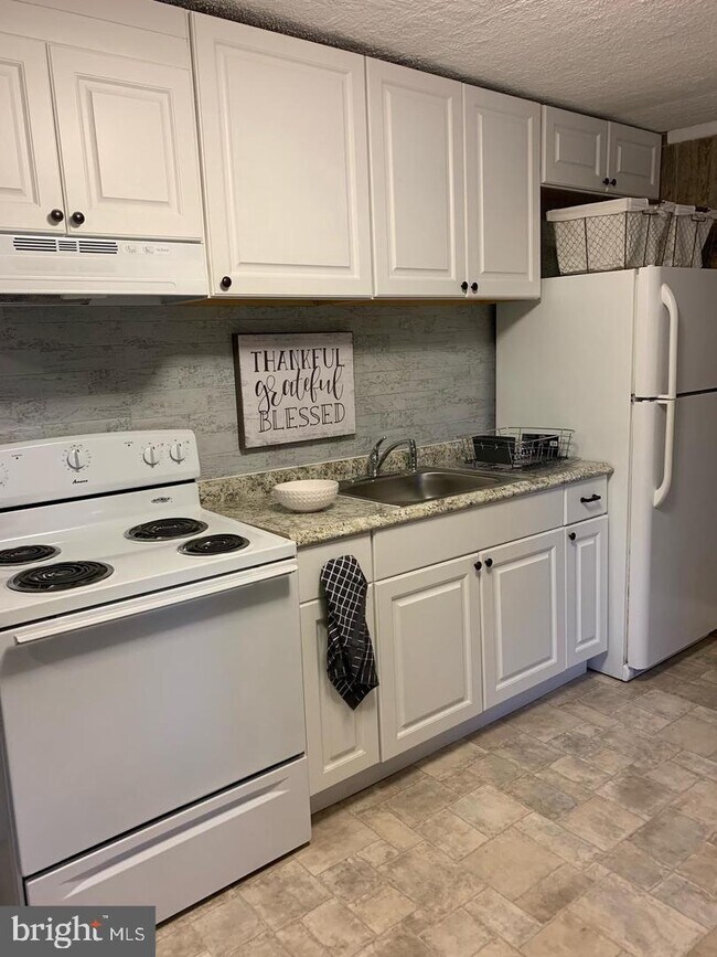 23 Fairton Cedarville Rd 23 Fairton Cedarville Rd BRIDGETON NJ 08302