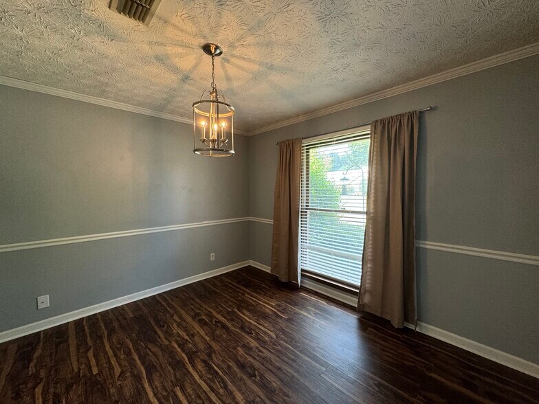 Building Photo - 107 Ledyard Dr