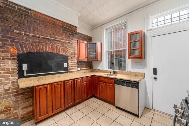 Building Photo - 216 E Biddle St