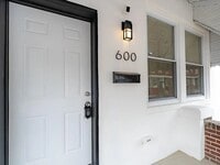Building Photo - 600 E 38th St