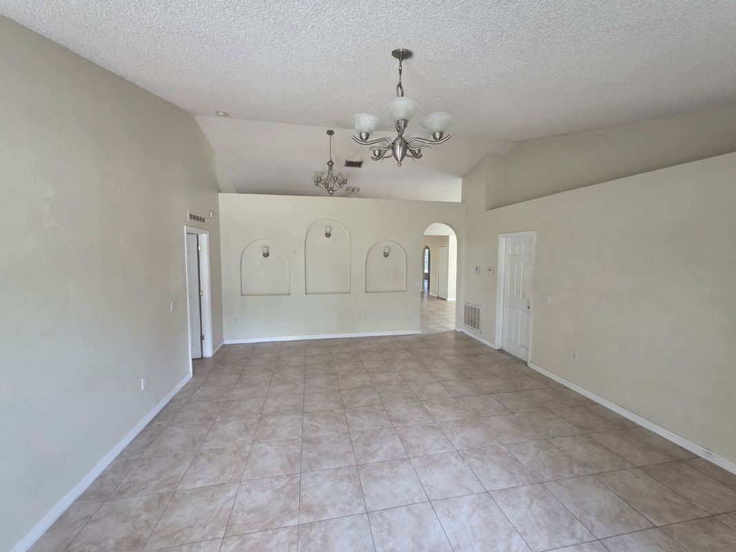 Building Photo - 15 Catalina Ct