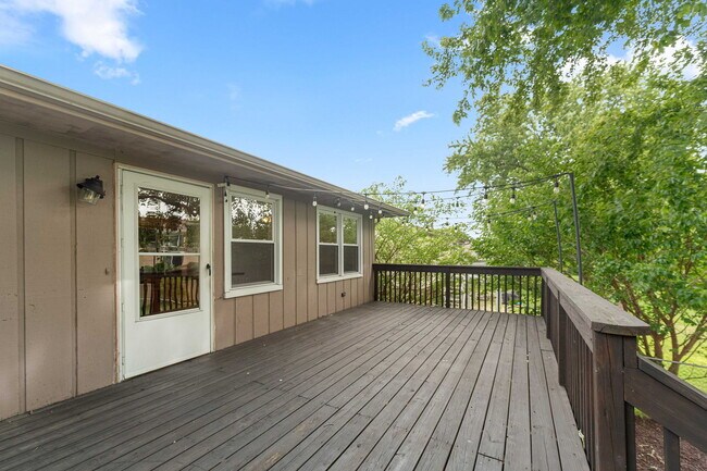 Building Photo - 15954 Ozark Ave