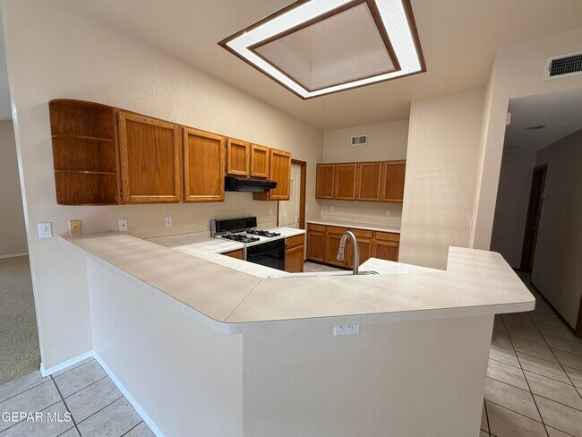 Building Photo - 1892 Lyman Dutton Cir