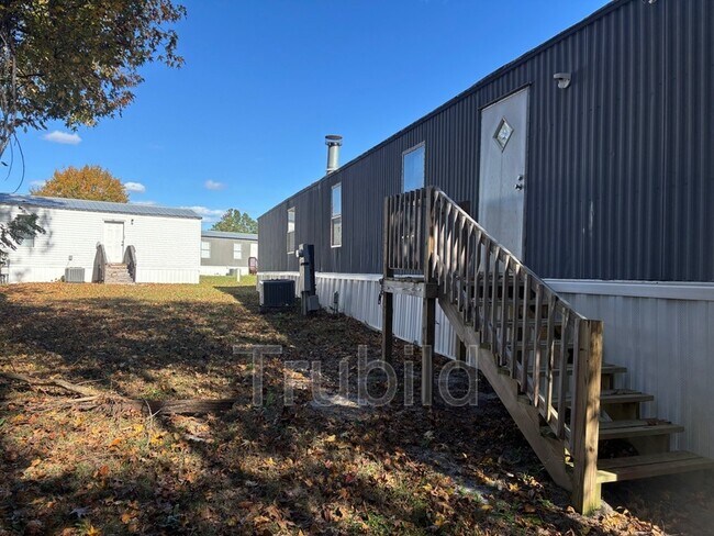 Building Photo - 89 Somerset Dr