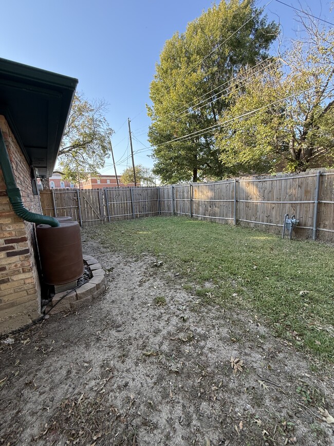 Building Photo - 207 E Kimbrough St