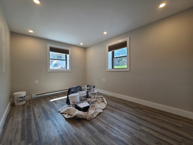 Building Photo - 15 Carson St