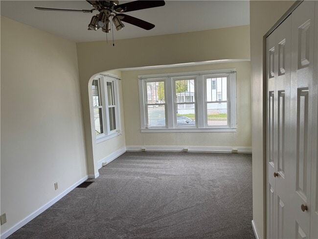 Building Photo - 211 Roe Ave