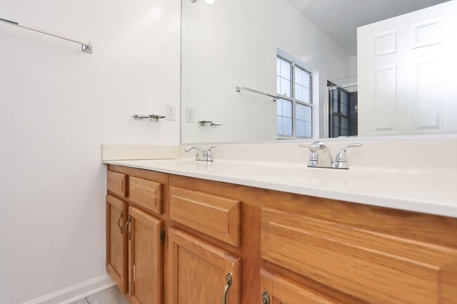 Building Photo - 106 Linden Ct