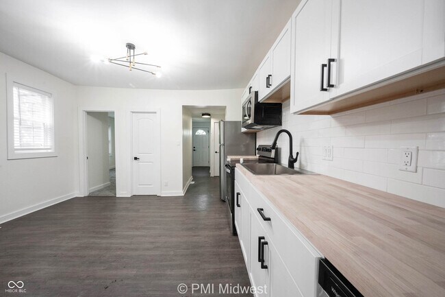 Building Photo - 426 N Bradley Ave