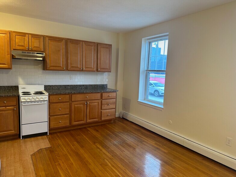 Building Photo - 168 N Beacon St
