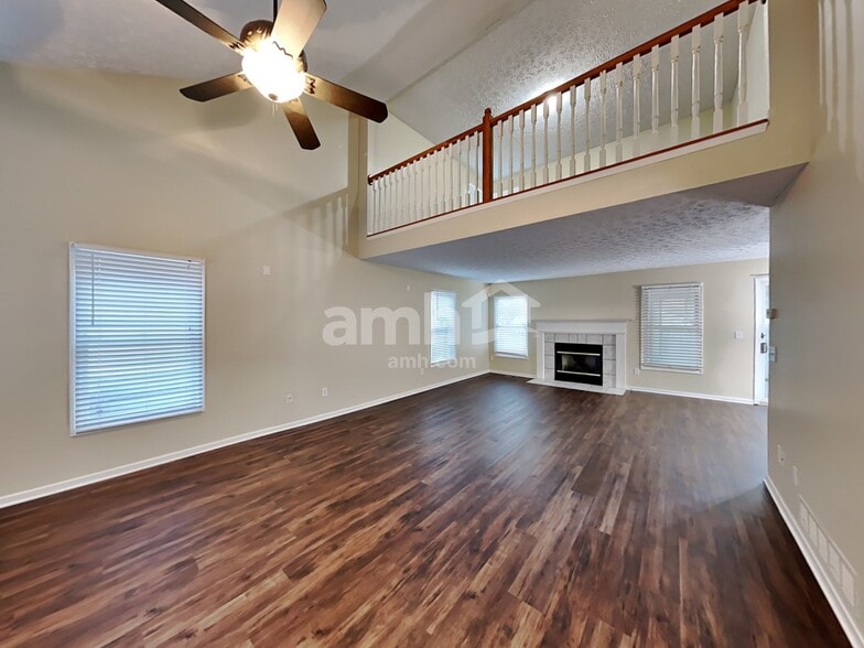 Building Photo - 5477 Buxley Dr