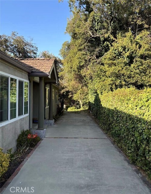 Building Photo - 2185 Ashbourne Dr