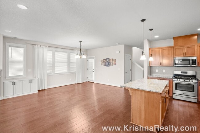 Building Photo - Gorgeous 4 BD* 2.5 BA* Single Family Home ...