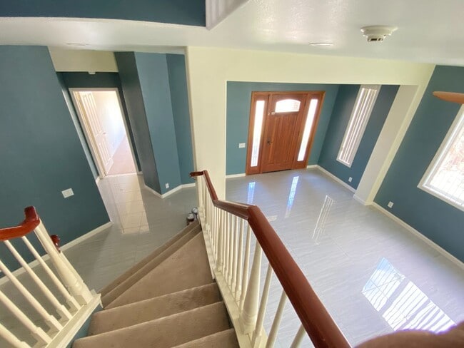 Building Photo - Wide Open Spaces – Renovated 5-Bedroom Hom...
