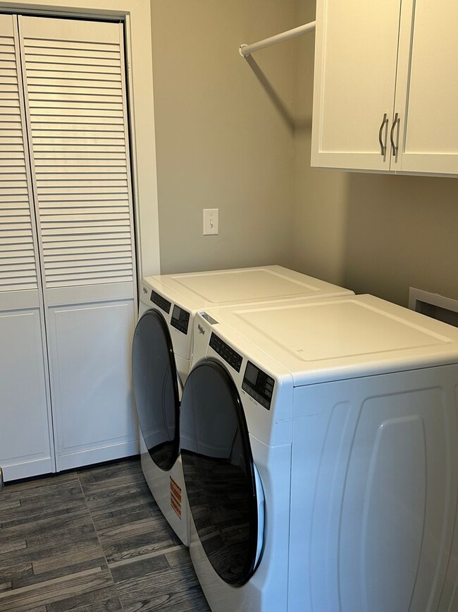 Building Photo - Short term lease. New Construction 4BR/4.5BA Great Location!