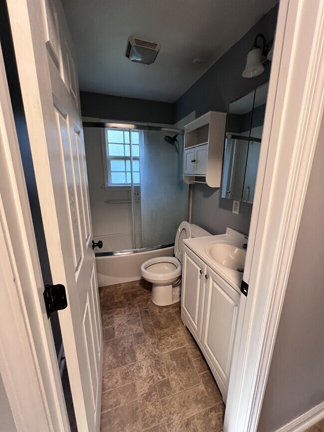 Building Photo - 69 Rainbow Rd