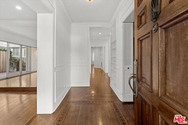 Building Photo - 203 S Detroit St