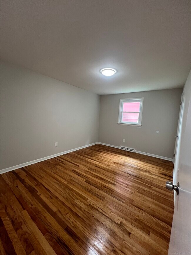 Building Photo - 132 Hillside Ave