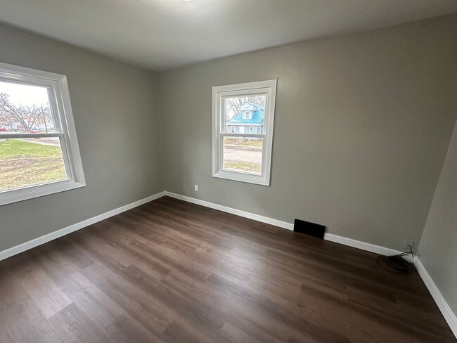 Building Photo - Remodeled 3 bed, 1 bath home for rent in W...