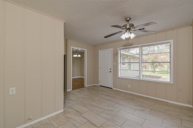 Building Photo - 1509 N San Jacinto St