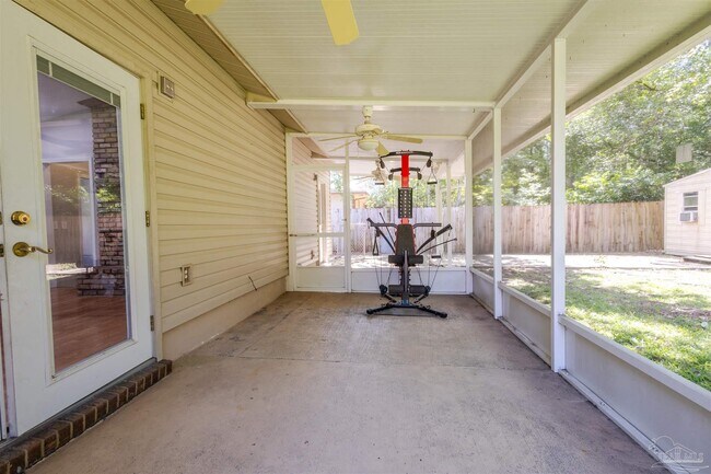 Building Photo - 848 Meadow Ln