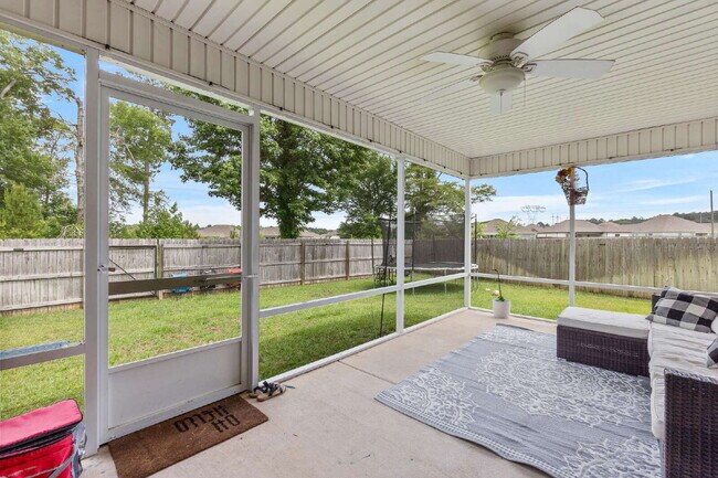 Building Photo - "Charming 3-Bedroom Home with 2 Full Baths...