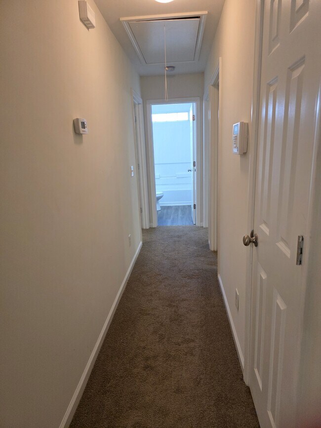 Building Photo - 103 Five Oaks Ct