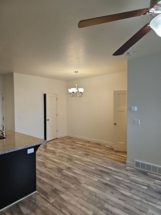 Building Photo - August free! 3 Bed/3.5 Bath Town Home for Rent in Bluffdale!